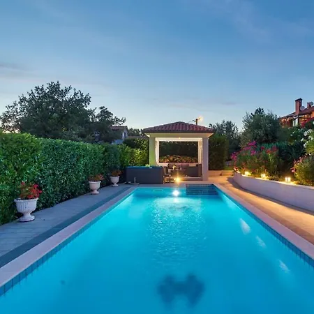 Holiday Home Ripenda Kras בית נופש *