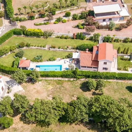 Holiday Home Ripenda Kras בית נופש