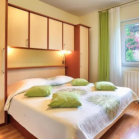 Holiday Home Ripenda Kras Vakantiehuis