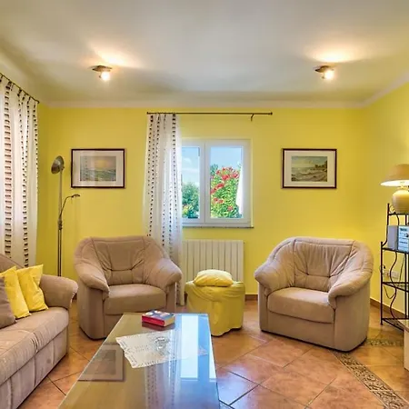 Holiday Home Ripenda Kras בית נופש *