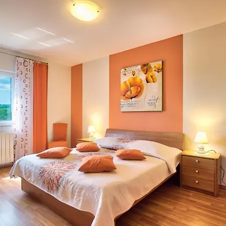 Holiday Home Ripenda Kras בית נופש *