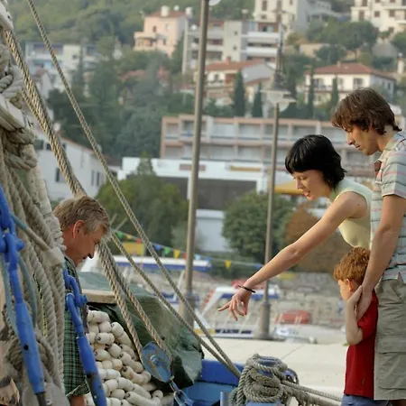 Holiday Home Ripenda Kras בית נופש *